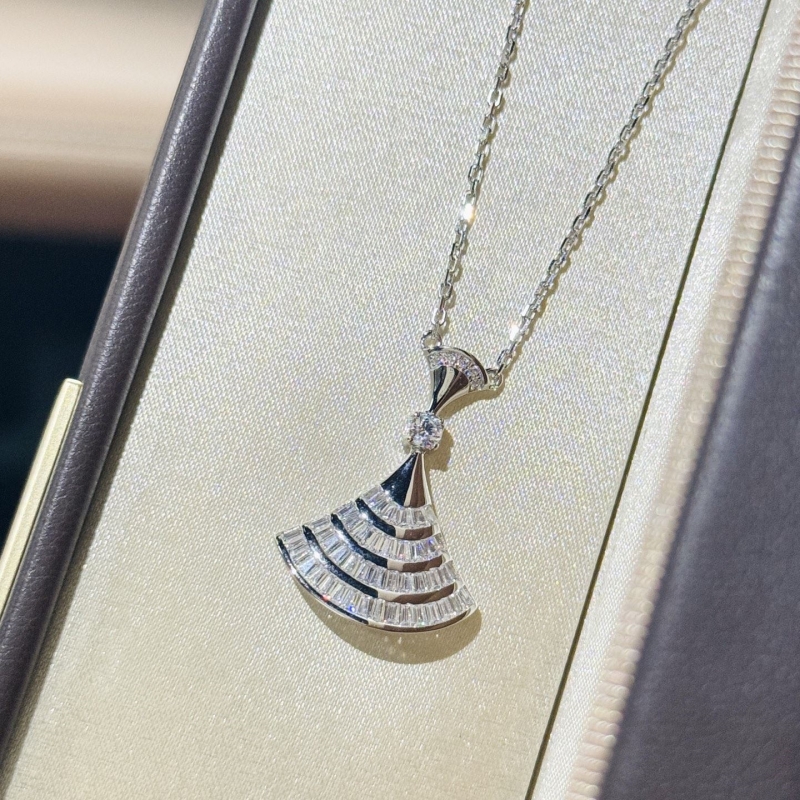 Bv1g*ai necklaces